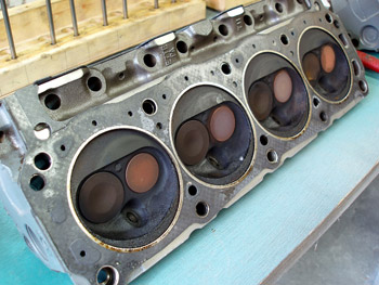 Photo 4: The even coat of carbon in the combustion chambers indicates that the cylinders weren’t running lean. The brown color is normal on the exhaust valves due to exhaust heat.